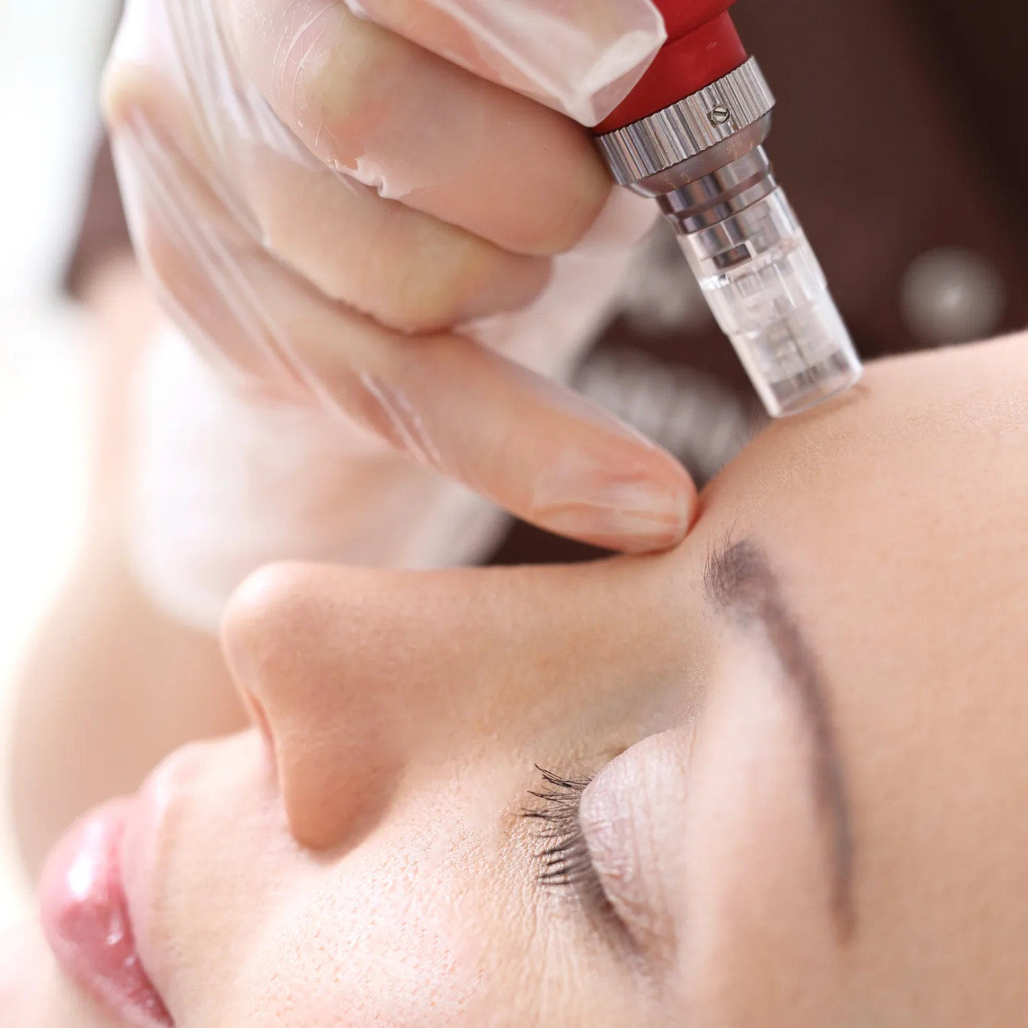 Jules, specialistă în estetică facială Skinderella, Sector 3 București