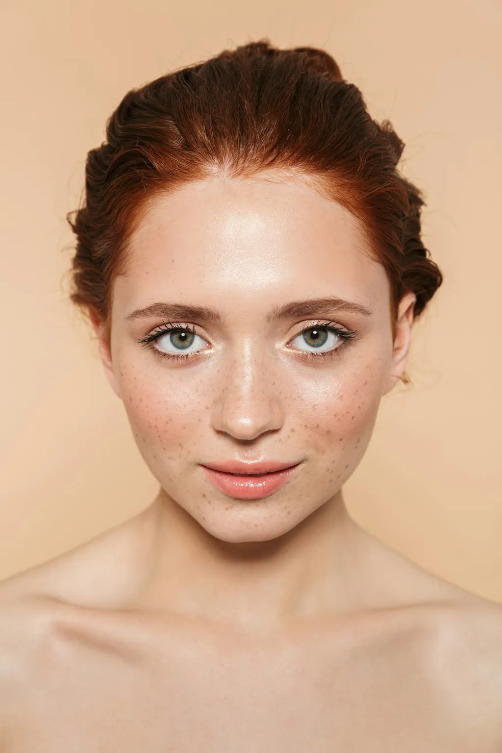Jules (Iulia Bancu), fondatoarea Skinderella, specialist estetică facială Sector 3